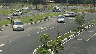 Dạy lái xe ô tô